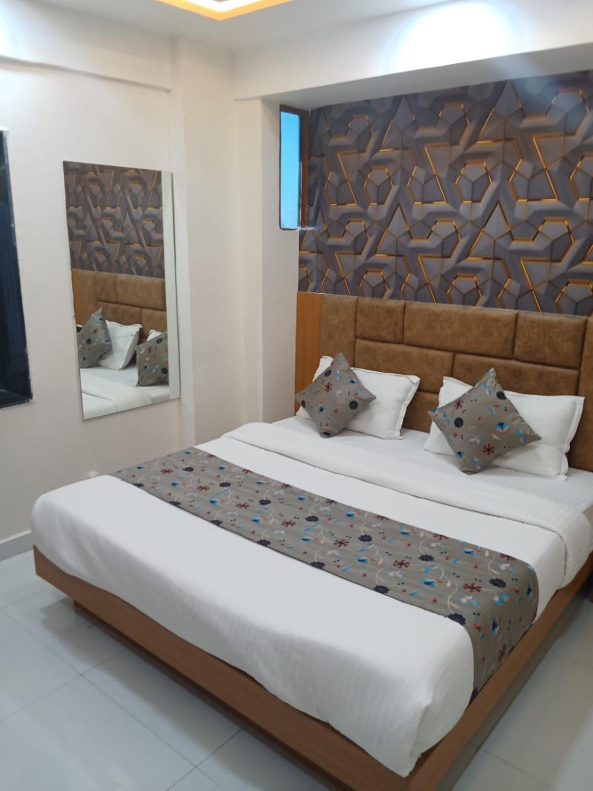 Hotel Exotic Ахмедабад Екстер'єр фото