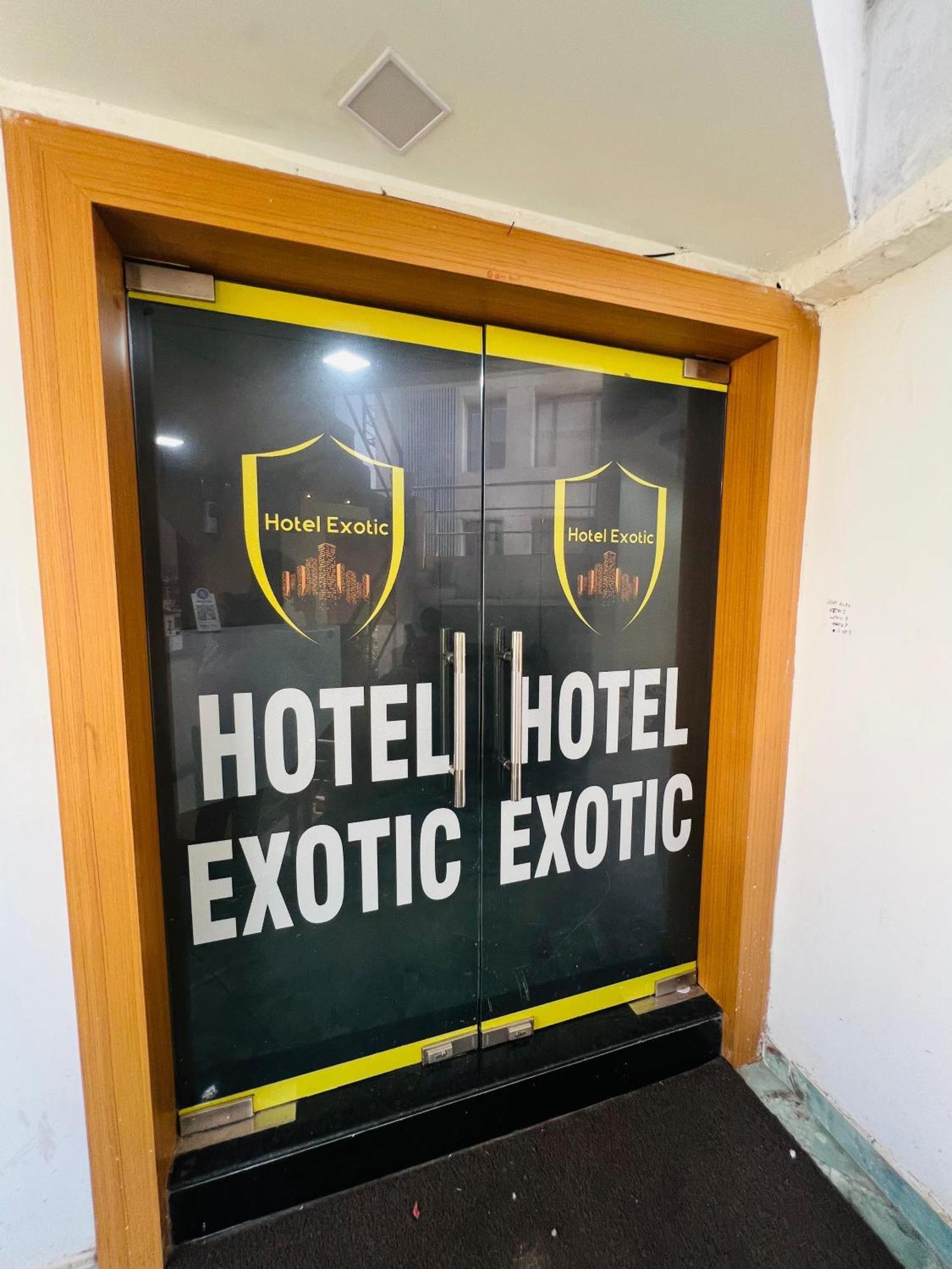 Hotel Exotic Ахмедабад Екстер'єр фото